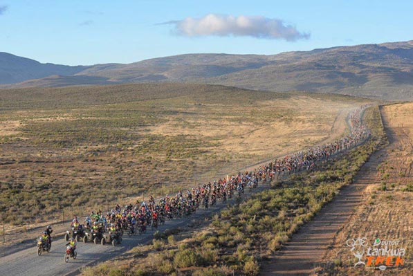 There was an 11km neutral zone to start Stage 3 of the DUTOIT Tankwa Trek international mountain bike stage race in South Africa on Sunday. Photo: www.zooncronje.com