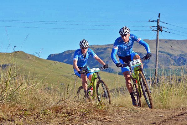 HB Kruger (right) and Johann Rabie of Telkom chasing the leaders during the seventh stage of the 2016 Old Mutual joBerg2c. Photo supplied.