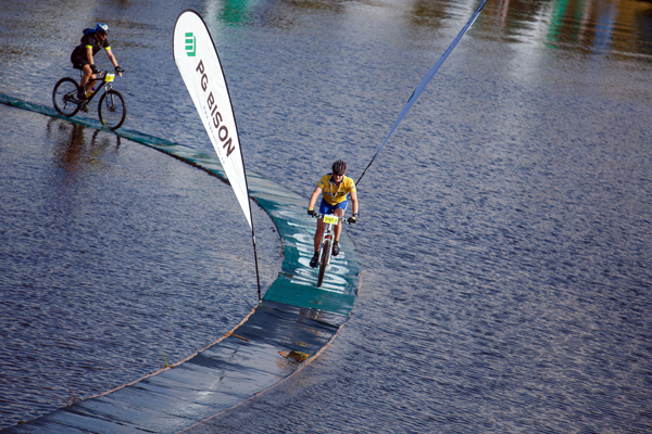 Negotiating the snaking bridge was priority number one for the riders during day one of the Trail event, the opening event of the 2016 KAP sani2c on Tuesday. Photo: Kevin Sawyer/Gameplan Media