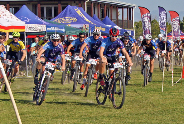 Parel Vallei Riders in blue off to a fast start in the junior men's race. Photo supplied.