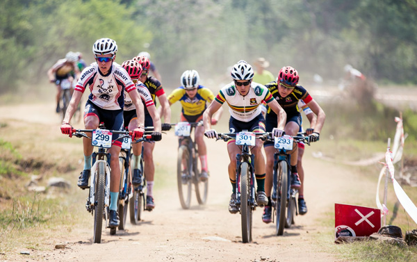 Stellar riding by the junior men at the Spur Schools MTB league Finals…. Pictured here are Wessel Botha of Menlopark (rider 299) who took line honours, Wessel Redelinghuis of Afrikaans Hoër Seunsskool (rider 301), who finished overall 11th and Pieter du Toit of Volkskool Potchefstroom (rider 293) who took second place. Photo supplied.