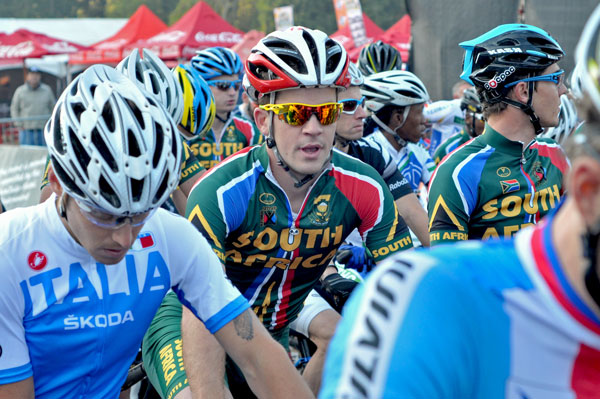 James Reid (centre) on the start line as the national marathon champion (XCM) of the 2014 UCI Mountain Bike Marathon World Championships in Pietermartizburg, where he placed 17th.