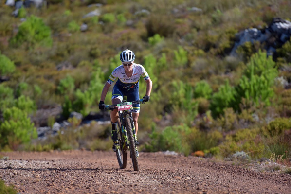 Robyn de Groot (Ascendis Health) pushing through the climb as she makes her way up from 5th position. Photo: www.zcmc.co.za